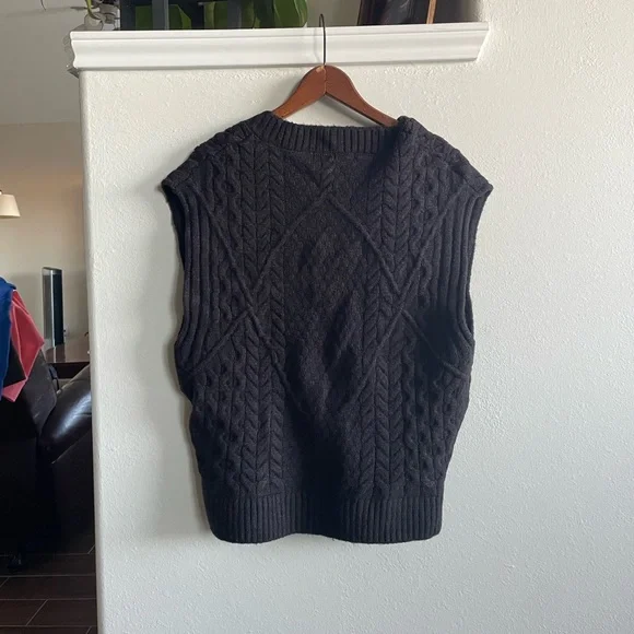 NWT Forever 21 Preppy Knit Argyle Sweater Vest - Picture 2 of 3